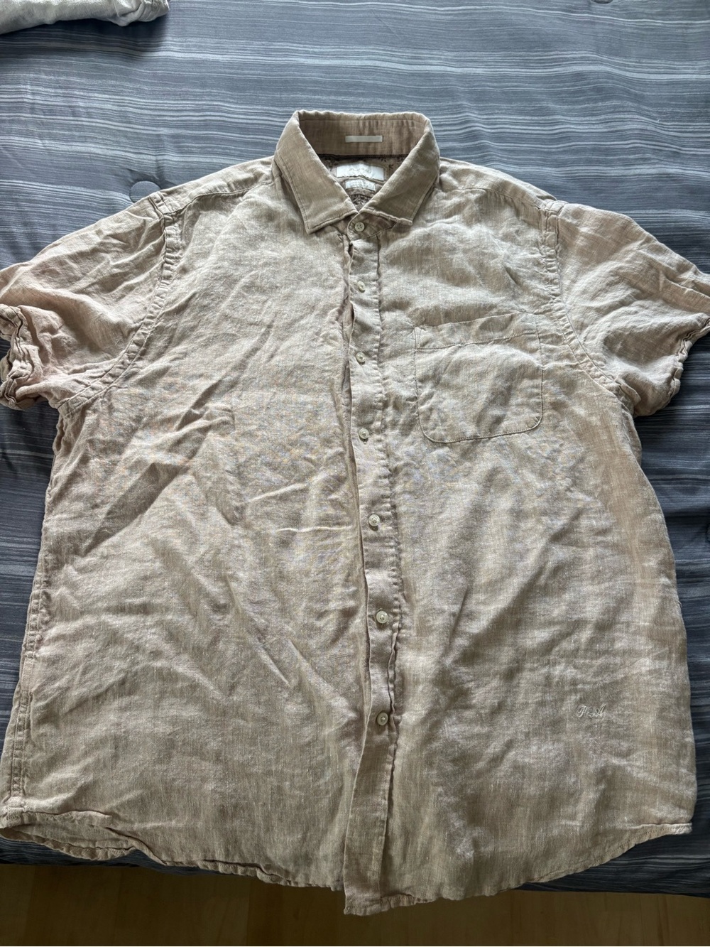 Men's Casual Short-Sleeve Button-Down Shirt in Light Beige